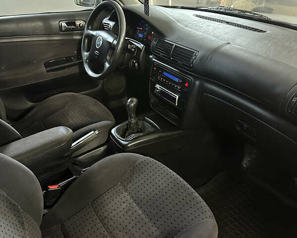 Серый Фольксваген Пассат, объемом двигателя 1.8 л и пробегом 298 тыс. км за 3400 $, фото 13 на Automoto.ua