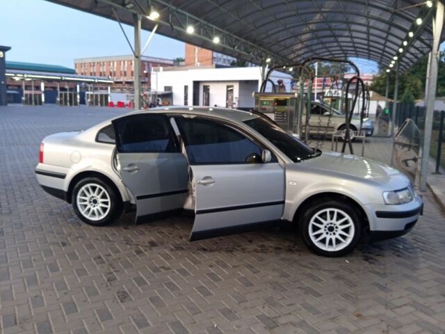 Серый Фольксваген Пассат, объемом двигателя 1.6 л и пробегом 175 тыс. км за 5000 $, фото 1 на Automoto.ua