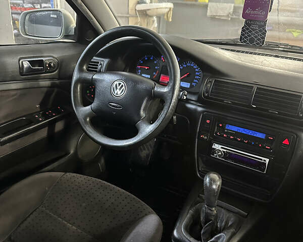 Серый Фольксваген Пассат, объемом двигателя 1.8 л и пробегом 298 тыс. км за 3400 $, фото 12 на Automoto.ua