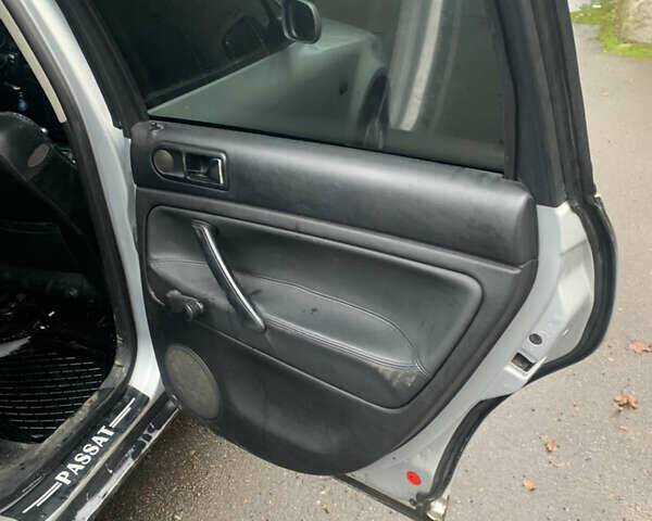 Серый Фольксваген Пассат, объемом двигателя 1.9 л и пробегом 300 тыс. км за 4000 $, фото 5 на Automoto.ua