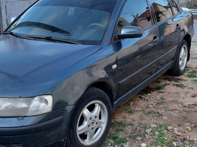 Серый Фольксваген Пассат, объемом двигателя 1.9 л и пробегом 360 тыс. км за 1500 $, фото 1 на Automoto.ua