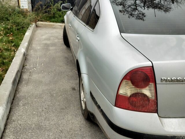 Сірий Фольксваген Пассат, об'ємом двигуна 1.6 л та пробігом 304 тис. км за 4100 $, фото 3 на Automoto.ua