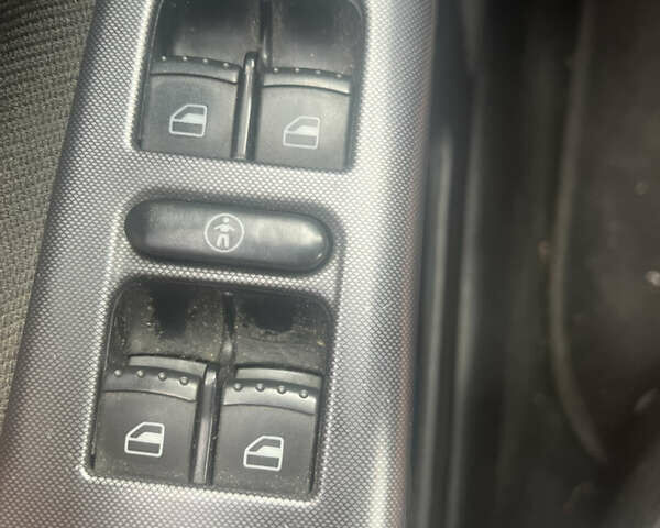 Серый Фольксваген Пассат, объемом двигателя 1.9 л и пробегом 318 тыс. км за 4200 $, фото 9 на Automoto.ua