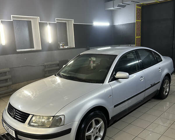 Серый Фольксваген Пассат, объемом двигателя 1.8 л и пробегом 298 тыс. км за 3400 $, фото 9 на Automoto.ua