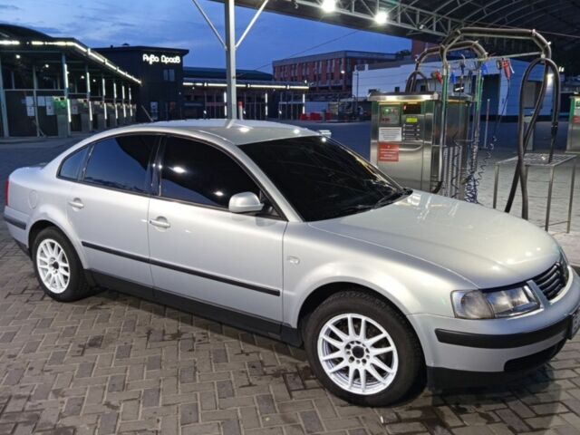 Серый Фольксваген Пассат, объемом двигателя 1.6 л и пробегом 175 тыс. км за 5000 $, фото 2 на Automoto.ua