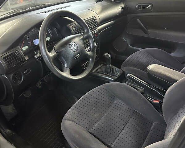 Серый Фольксваген Пассат, объемом двигателя 1.8 л и пробегом 298 тыс. км за 3400 $, фото 11 на Automoto.ua