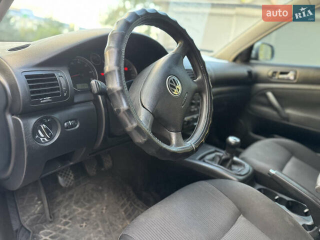 Серый Фольксваген Пассат, объемом двигателя 1.6 л и пробегом 201 тыс. км за 4650 $, фото 54 на Automoto.ua