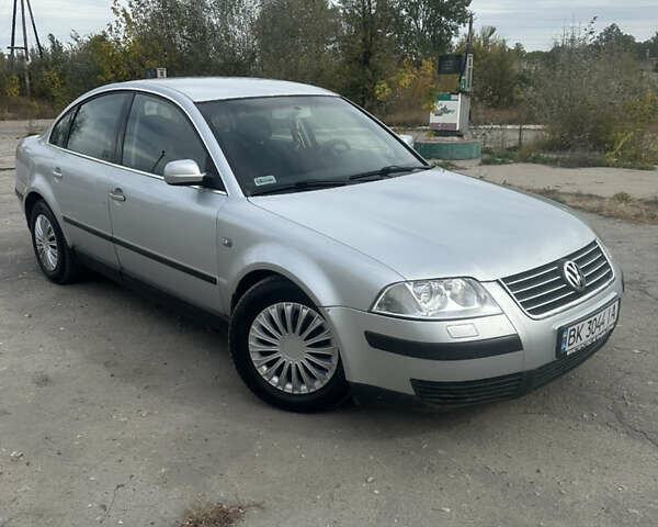 Серый Фольксваген Пассат, объемом двигателя 1.9 л и пробегом 280 тыс. км за 3350 $, фото 2 на Automoto.ua