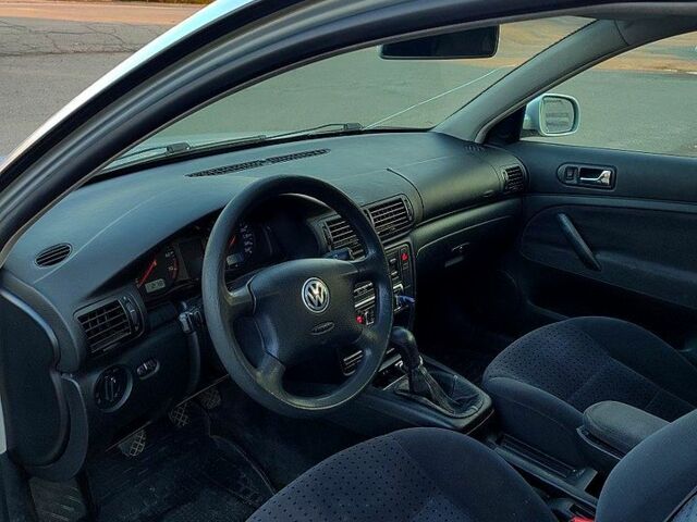 Серый Фольксваген Пассат, объемом двигателя 1.8 л и пробегом 300 тыс. км за 3000 $, фото 6 на Automoto.ua