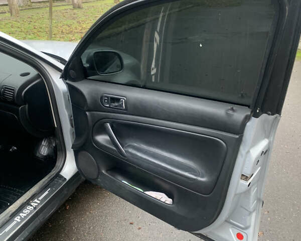 Серый Фольксваген Пассат, объемом двигателя 1.9 л и пробегом 300 тыс. км за 4000 $, фото 4 на Automoto.ua