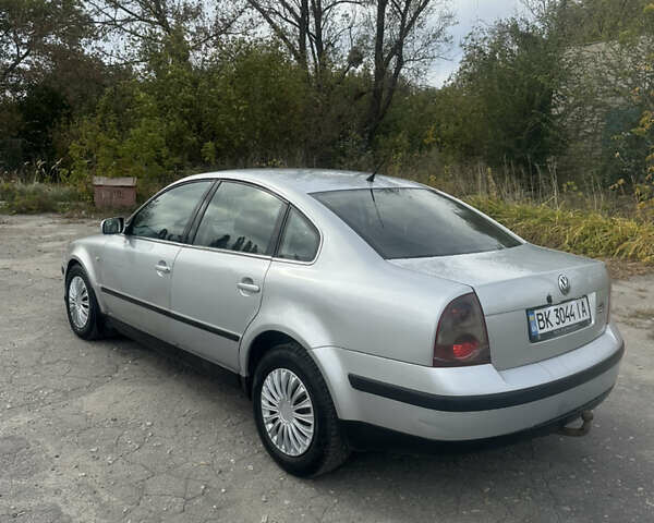 Серый Фольксваген Пассат, объемом двигателя 1.9 л и пробегом 280 тыс. км за 3350 $, фото 4 на Automoto.ua