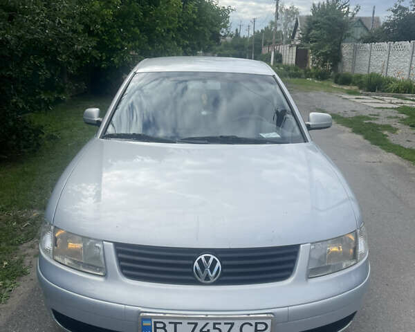 Серый Фольксваген Пассат, объемом двигателя 1.9 л и пробегом 318 тыс. км за 4200 $, фото 1 на Automoto.ua