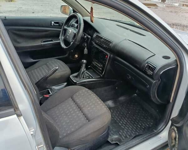 Сірий Фольксваген Пассат, об'ємом двигуна 1.6 л та пробігом 280 тис. км за 2800 $, фото 6 на Automoto.ua