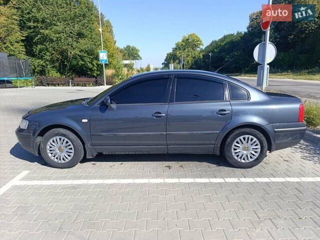 Серый Фольксваген Пассат, объемом двигателя 1.6 л и пробегом 241 тыс. км за 4200 $, фото 7 на Automoto.ua
