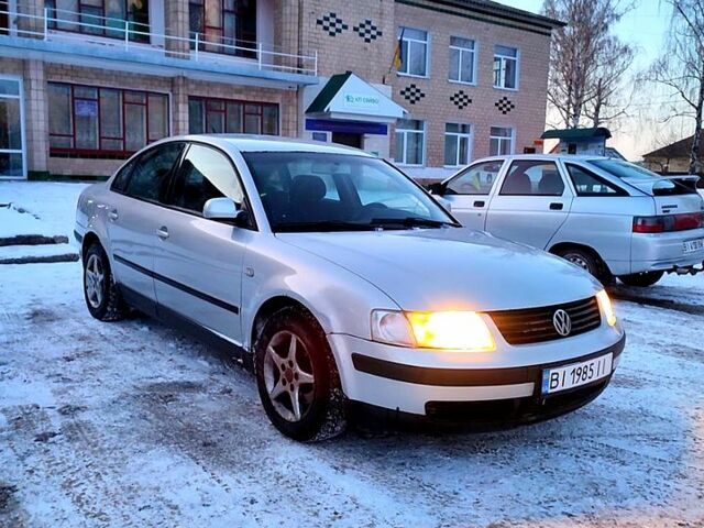 Серый Фольксваген Пассат, объемом двигателя 1.8 л и пробегом 300 тыс. км за 3000 $, фото 2 на Automoto.ua