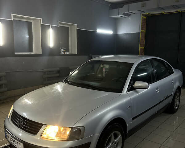 Серый Фольксваген Пассат, объемом двигателя 1.8 л и пробегом 298 тыс. км за 3400 $, фото 7 на Automoto.ua