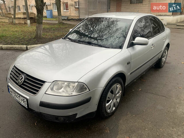 Серый Фольксваген Пассат, объемом двигателя 1.9 л и пробегом 300 тыс. км за 4000 $, фото 1 на Automoto.ua