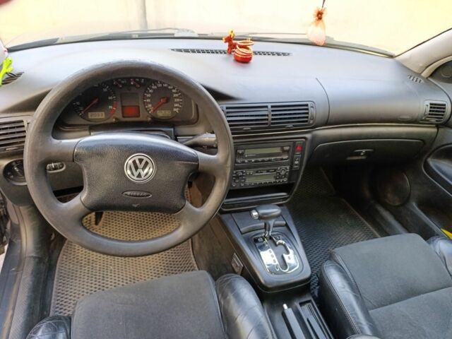 Серый Фольксваген Пассат, объемом двигателя 2.3 л и пробегом 20 тыс. км за 3200 $, фото 3 на Automoto.ua