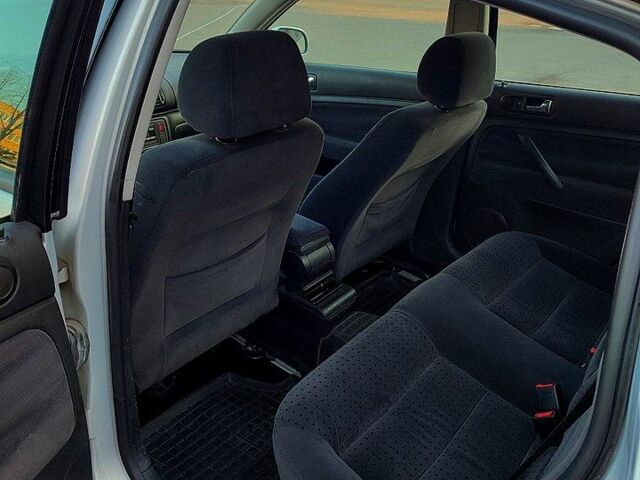 Серый Фольксваген Пассат, объемом двигателя 1.8 л и пробегом 300 тыс. км за 3000 $, фото 7 на Automoto.ua