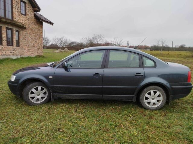 Сірий Фольксваген Пассат, об'ємом двигуна 1.6 л та пробігом 289 тис. км за 4300 $, фото 3 на Automoto.ua