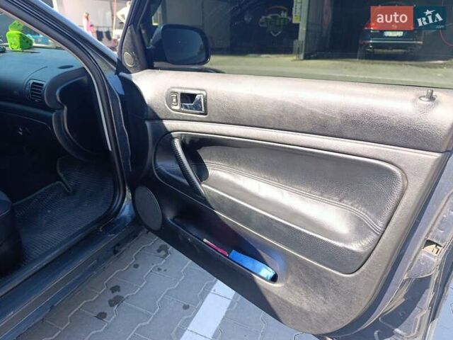 Серый Фольксваген Пассат, объемом двигателя 1.6 л и пробегом 241 тыс. км за 4200 $, фото 4 на Automoto.ua