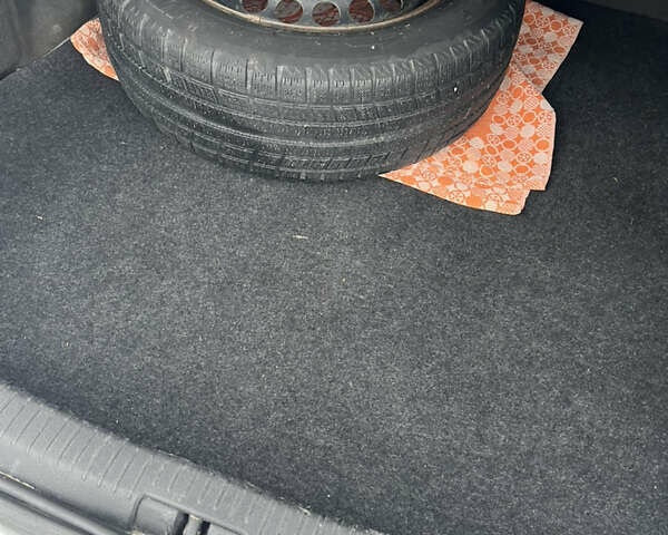 Серый Фольксваген Пассат, объемом двигателя 2.77 л и пробегом 318 тыс. км за 3700 $, фото 16 на Automoto.ua