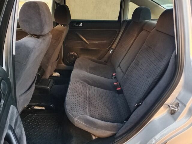 Серый Фольксваген Пассат, объемом двигателя 2 л и пробегом 300 тыс. км за 1900 $, фото 5 на Automoto.ua