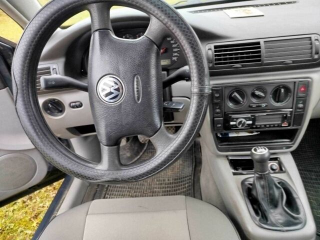 Сірий Фольксваген Пассат, об'ємом двигуна 1.6 л та пробігом 289 тис. км за 4300 $, фото 6 на Automoto.ua