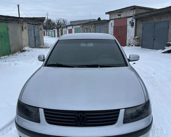 Серый Фольксваген Пассат, объемом двигателя 2.77 л и пробегом 318 тыс. км за 3700 $, фото 1 на Automoto.ua
