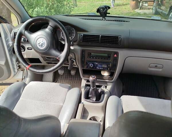 Серый Фольксваген Пассат, объемом двигателя 1.98 л и пробегом 348 тыс. км за 4800 $, фото 10 на Automoto.ua