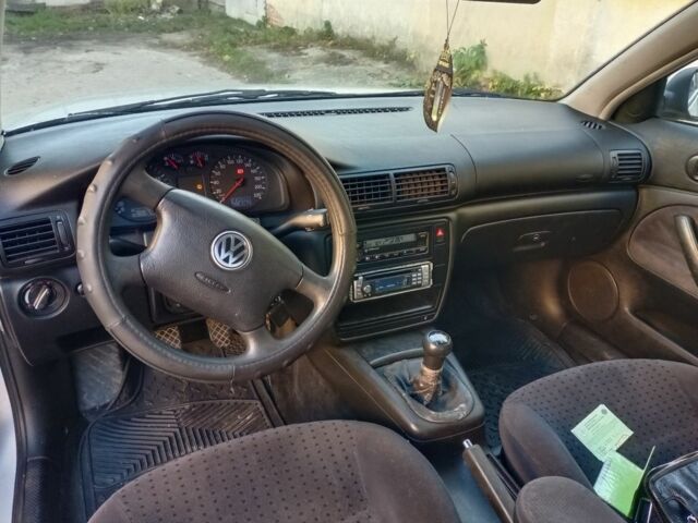 Серый Фольксваген Пассат, объемом двигателя 2 л и пробегом 300 тыс. км за 1900 $, фото 3 на Automoto.ua