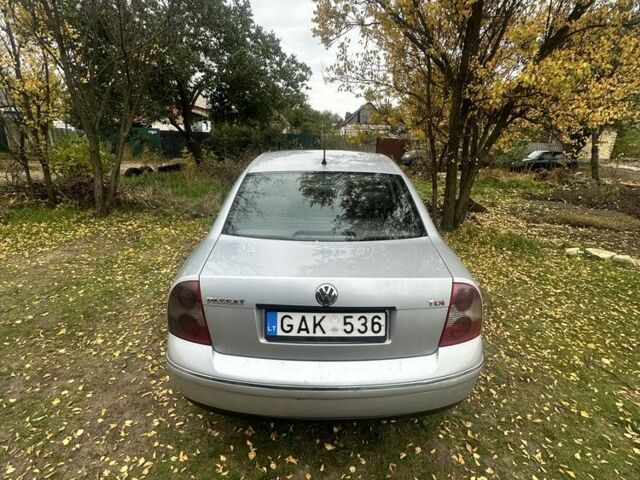 Серый Фольксваген Пассат, объемом двигателя 1.9 л и пробегом 302 тыс. км за 2882 $, фото 1 на Automoto.ua