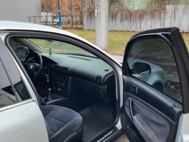 Сірий Фольксваген Пассат, об'ємом двигуна 1.8 л та пробігом 275 тис. км за 4100 $, фото 2 на Automoto.ua