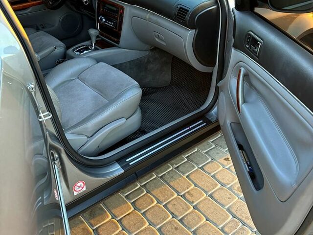 Сірий Фольксваген Пассат, об'ємом двигуна 2.3 л та пробігом 184 тис. км за 4700 $, фото 5 на Automoto.ua