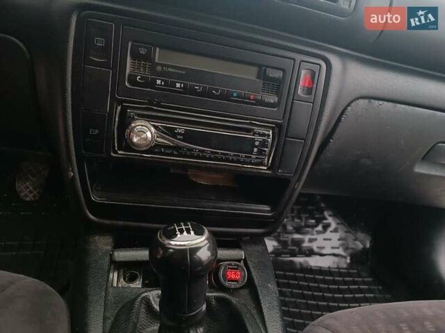 Сірий Фольксваген Пассат, об'ємом двигуна 1.9 л та пробігом 436 тис. км за 3000 $, фото 11 на Automoto.ua