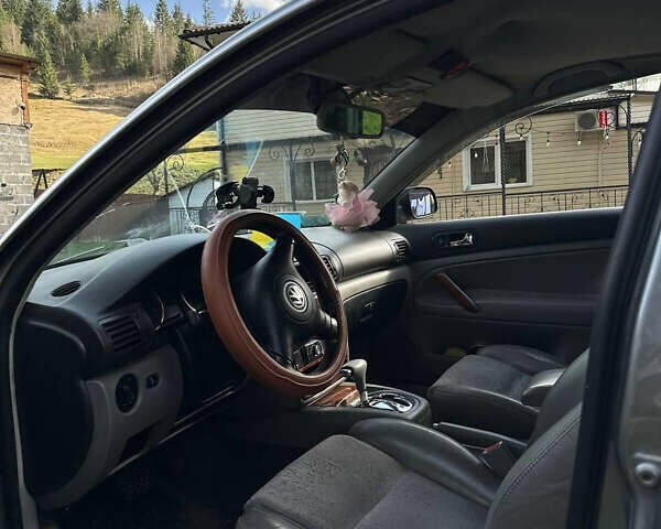 Серый Фольксваген Пассат, объемом двигателя 2.5 л и пробегом 300 тыс. км за 3800 $, фото 13 на Automoto.ua