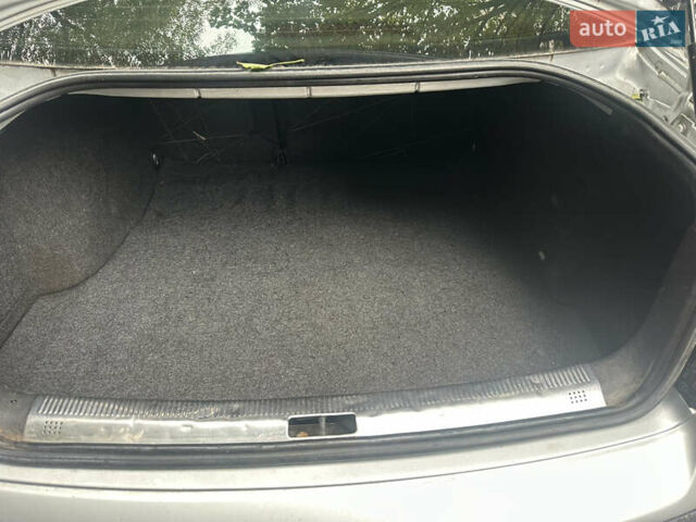 Серый Фольксваген Пассат, объемом двигателя 1.9 л и пробегом 428 тыс. км за 3800 $, фото 12 на Automoto.ua