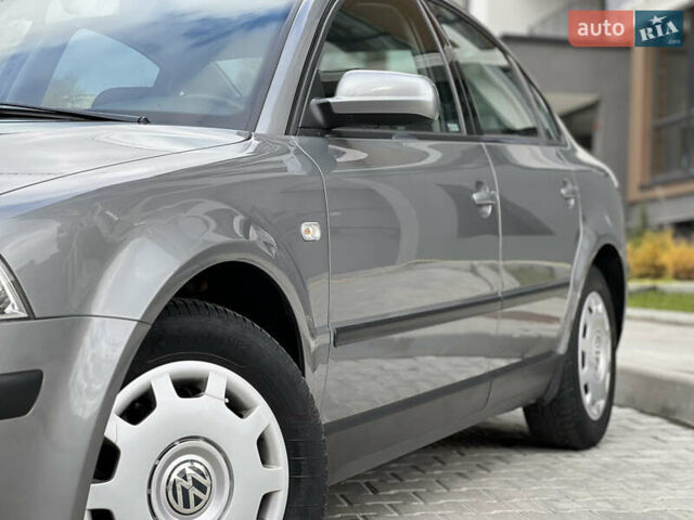 Сірий Фольксваген Пассат, об'ємом двигуна 1.6 л та пробігом 186 тис. км за 4199 $, фото 11 на Automoto.ua