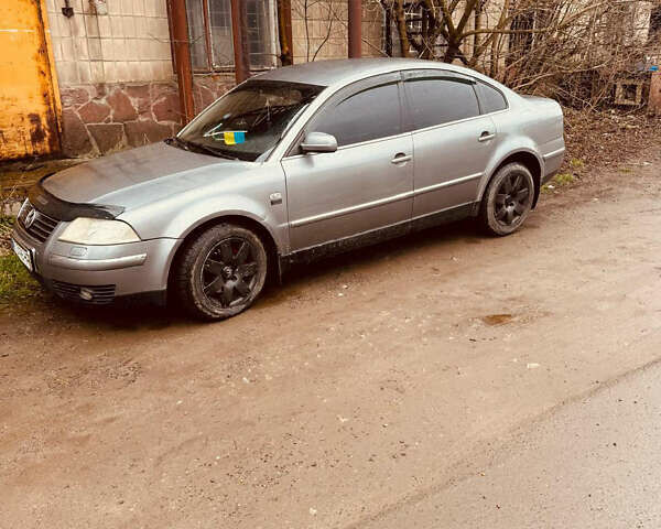 Серый Фольксваген Пассат, объемом двигателя 2.5 л и пробегом 300 тыс. км за 3800 $, фото 1 на Automoto.ua