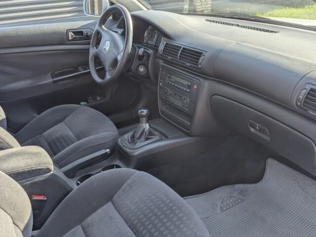 Серый Фольксваген Пассат, объемом двигателя 1.6 л и пробегом 145 тыс. км за 4800 $, фото 5 на Automoto.ua