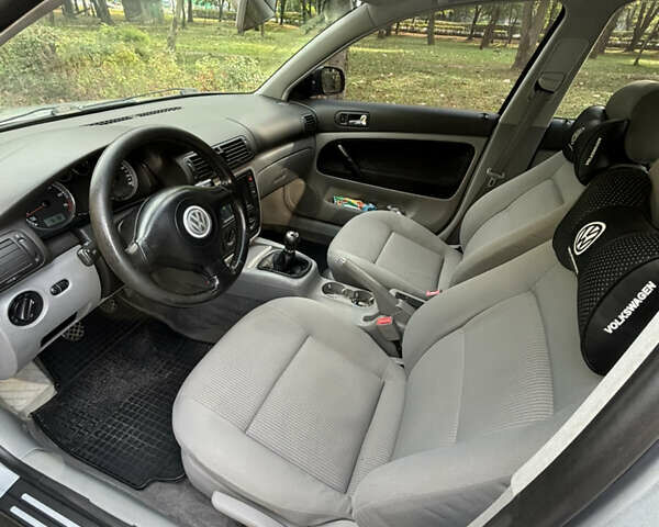 Серый Фольксваген Пассат, объемом двигателя 1.6 л и пробегом 246 тыс. км за 4600 $, фото 10 на Automoto.ua