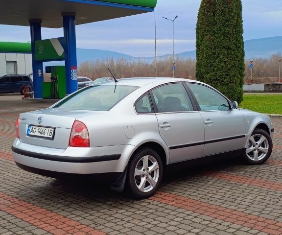 Серый Фольксваген Пассат, объемом двигателя 1.6 л и пробегом 154 тыс. км за 4000 $, фото 4 на Automoto.ua