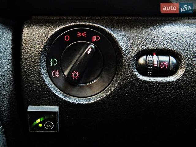 Серый Фольксваген Пассат, объемом двигателя 2.77 л и пробегом 301 тыс. км за 3500 $, фото 6 на Automoto.ua