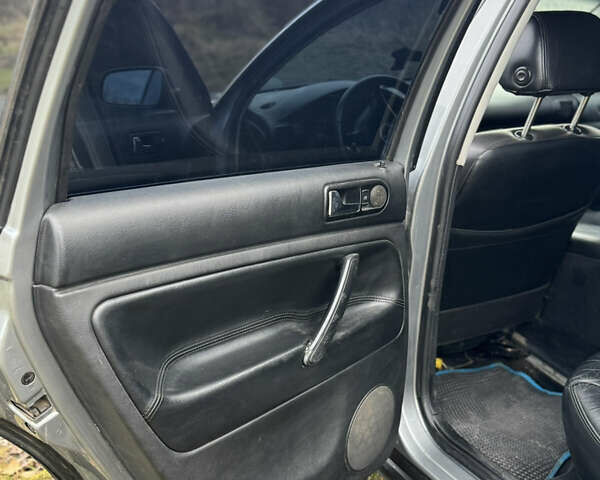 Серый Фольксваген Пассат, объемом двигателя 1.8 л и пробегом 440 тыс. км за 3199 $, фото 27 на Automoto.ua