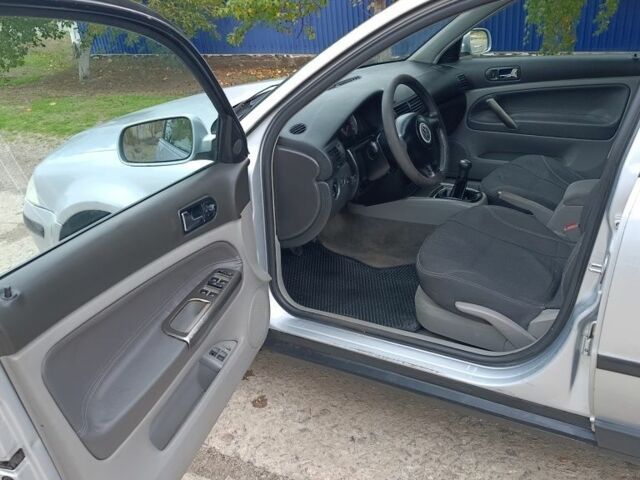 Серый Фольксваген Пассат, объемом двигателя 2 л и пробегом 400 тыс. км за 3700 $, фото 5 на Automoto.ua