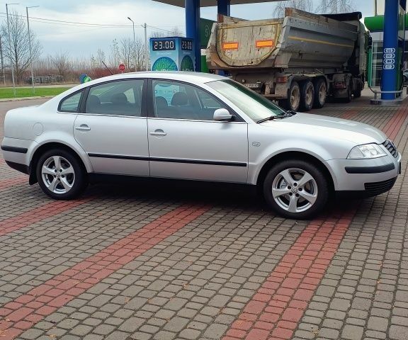 Серый Фольксваген Пассат, объемом двигателя 1.6 л и пробегом 154 тыс. км за 4000 $, фото 6 на Automoto.ua