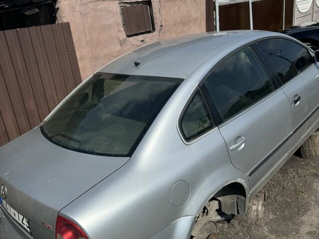 Сірий Фольксваген Пассат, об'ємом двигуна 0 л та пробігом 300 тис. км за 10000 $, фото 1 на Automoto.ua