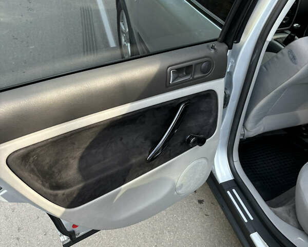 Серый Фольксваген Пассат, объемом двигателя 1.6 л и пробегом 246 тыс. км за 4600 $, фото 12 на Automoto.ua