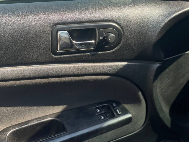 Серый Фольксваген Пассат, объемом двигателя 1.6 л и пробегом 209 тыс. км за 4600 $, фото 6 на Automoto.ua