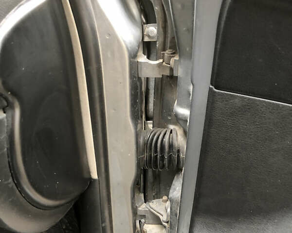 Серый Фольксваген Пассат, объемом двигателя 1.8 л и пробегом 410 тыс. км за 3000 $, фото 16 на Automoto.ua